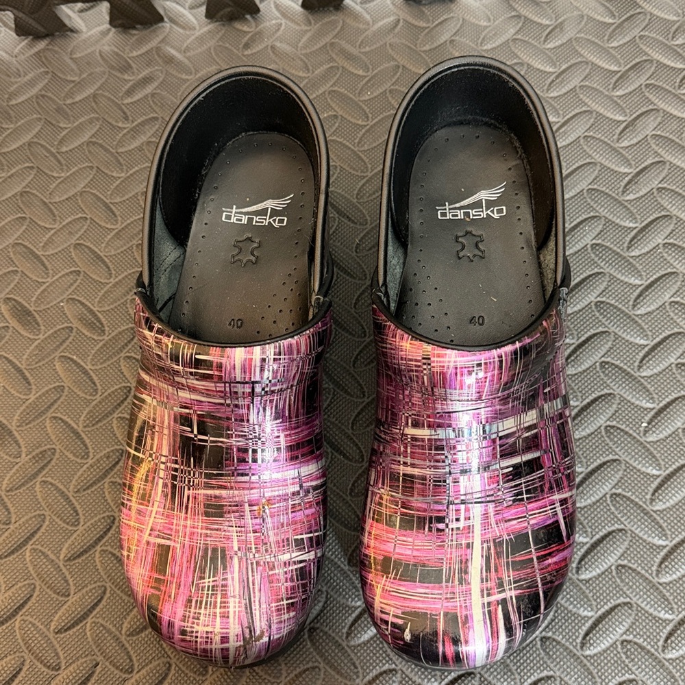 Dansko Clogs Purple Multi Color Crosshatch pattern comfort shoes Women Size 40 - Picture 5 of 8